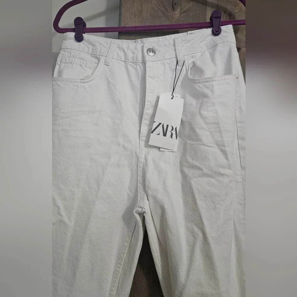 ZARA white distressed Mom fit jeans. Size 10. NWT